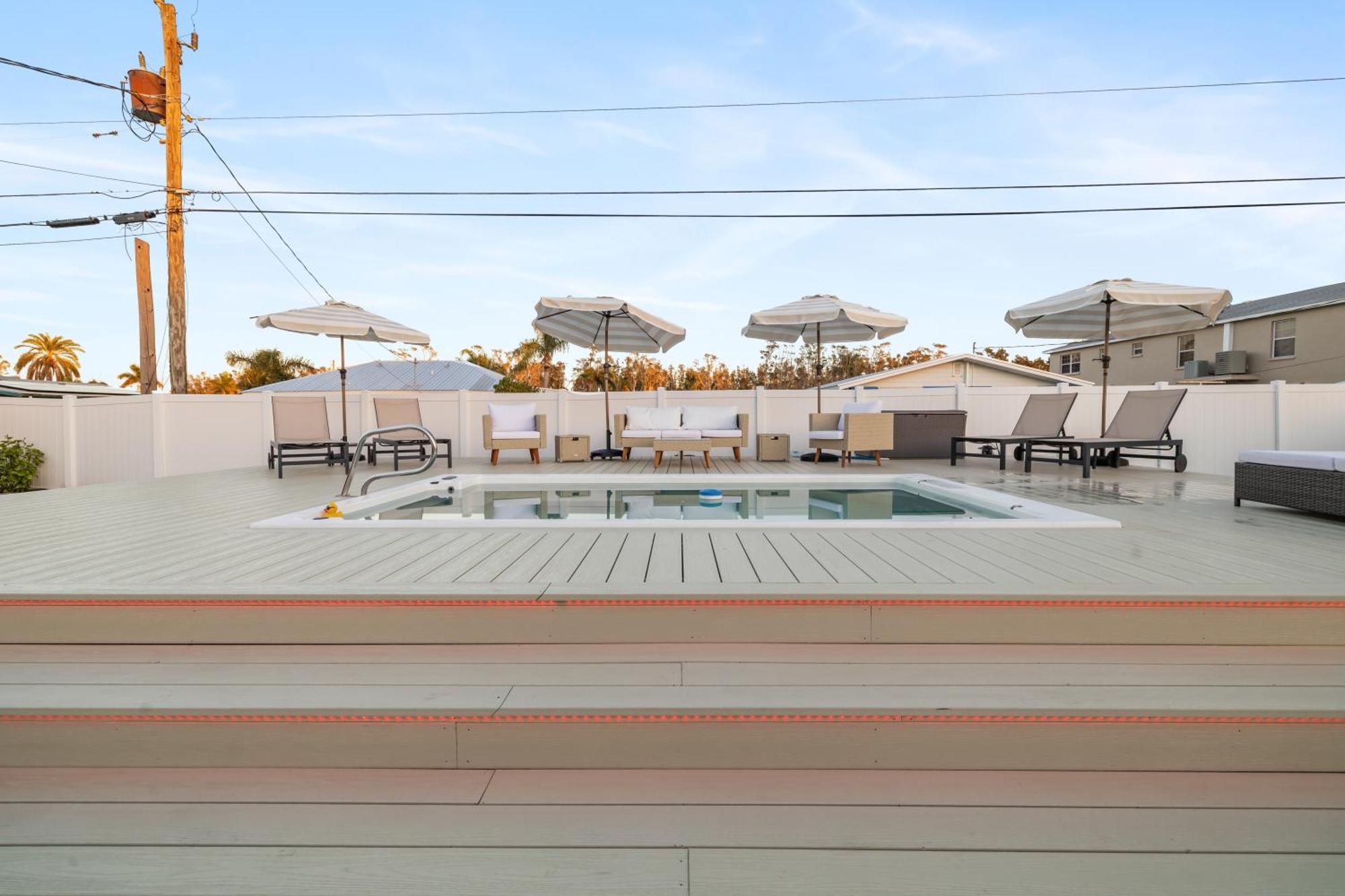 New Dog Paradise - Near The Beach Img & Downtown Брадентън Екстериор снимка
